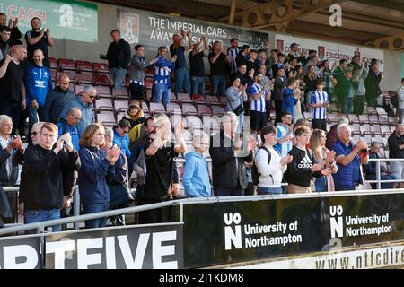 NORTHAMPTON, UK MAR 26th i fan di Hartlepool United dopo la partita della Sky Bet League 2 tra Northampton Town e Hartlepool si sono Uniti al PTS Academy Stadium di Northampton sabato 26th marzo 2022. (Credit: John Cripps | MI News) Credit: MI News & Sport /Alamy Live News Foto Stock