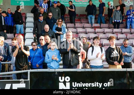 NORTHAMPTON, UK MAR 26th i fan di Hartlepool United dopo la partita della Sky Bet League 2 tra Northampton Town e Hartlepool si sono Uniti al PTS Academy Stadium di Northampton sabato 26th marzo 2022. (Credit: John Cripps | MI News) Credit: MI News & Sport /Alamy Live News Foto Stock