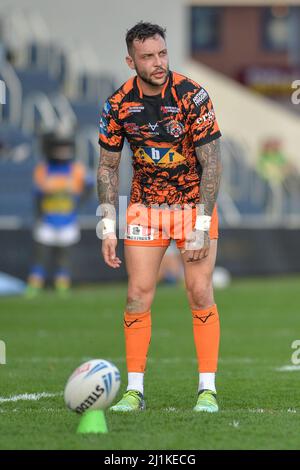 Leeds, Inghilterra - 26th marzo 2022 - Gareth o'Brien di Castleford Tigers kicks. Rugby League Betfred Challenge Cup Leeds Rhinos vs Castleford Tigers allo stadio Headingley di Leeds, Regno Unito Dean Williams Foto Stock