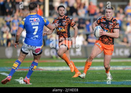 Leeds, Inghilterra - 26th marzo 2022 - Jake Trueman di Castleford Tigers in azione. Rugby League Betfred Challenge Cup Leeds Rhinos vs Castleford Tigers allo stadio Headingley di Leeds, Regno Unito Dean Williams Foto Stock