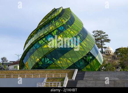 DALAT, VIETNAM - 26 DICEMBRE 2015: Cupola di vetro in forma di fiore di carciofo in Piazza Lam Vien. Dalat, Vietnam Foto Stock