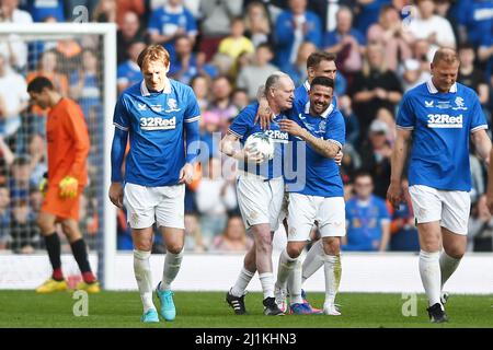 Paul Gascoigne di Rangers festeggia il secondo gol della partita durante la partita di 150th anni all'Ibrox Stadium di Glasgow. Data foto: Sabato 26 marzo 2022. Foto Stock