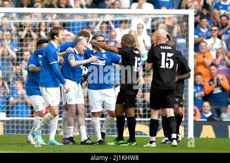 Paul Gascoigne di Rangers festeggia il secondo gol della partita durante la partita di 150th anni all'Ibrox Stadium di Glasgow. Data foto: Sabato 26 marzo 2022. Foto Stock