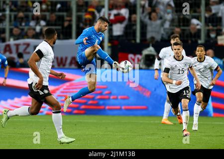 Sinsheim, Germania. 26th Mar 2022. Calcio: Internazionali, Germania - Israele, PreZero Arena. Il baribo Tai d'Israele controlla la palla. Credit: Christian Charisius/dpa/Alamy Live News Foto Stock