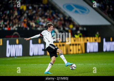 Sinsheim, Germania. 26th Mar 2022. Calcio: Internazionali, Germania - Israele, PreZero Arena. Thomas Müller, in Germania, controlla la palla. Credit: Uwe Anspach/dpa/Alamy Live News Foto Stock