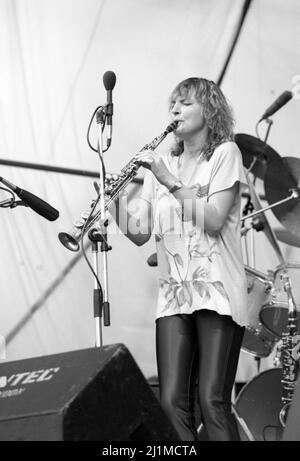 La musicista inglese Barbara Thompson, MBE ha suonato al Capital radio Jazz Festival 1981 a Knebworth, Hertfordshire, Inghilterra. Foto Stock