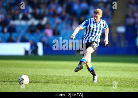 Hillsborough, Sheffield, Inghilterra - 26th marzo 2022 George Byers (14) di Sheffield Mercoledì - durante la partita Sheffield Mercoledì v Cheltenham Town, Sky Bet League One, 2021/22, Hillsborough, Sheffield, Inghilterra - 26th marzo 2022 credito: Arthur Haigh/WhiteRosePhotos/Alamy Live News Foto Stock