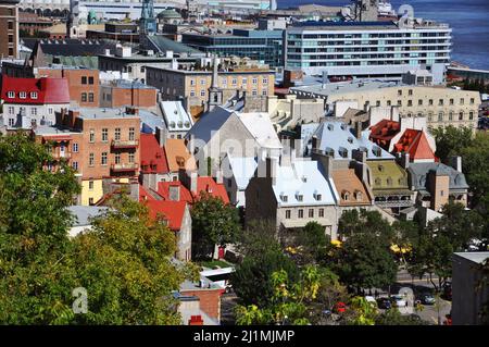 Vista aerea della città bassa (basse-Ville) nel sito patrimonio dell'umanità della città vecchia di Quebec, Quebec QC, Canada. Foto Stock