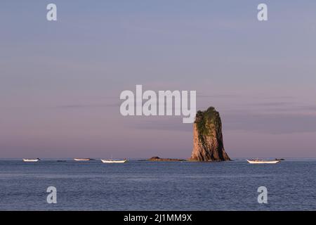 Quattro barche da pesca in riccio di mare al mattino presto Foto Stock