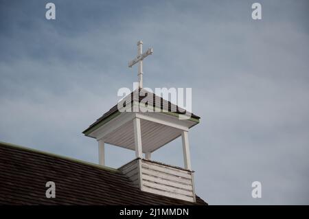 La Chiesa cattolica abbandonata nella frazione e vicino alla città fantasma di Dorothy, Alberta, Canada. È stata abbandonata dal 1967. Foto Stock