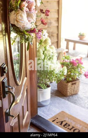 Porta di casa vi dà il benvenuto all'interno Foto Stock