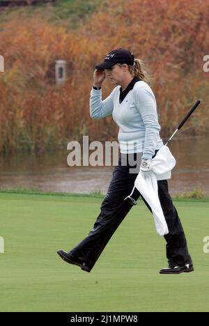 31 settembre 2009-Incheon, Corea del Sud-Cristie Kerr di Miami FL sulla 18th buche durante il secondo round del campionato di Hana Bank Kolon allo Sky 72 Golf Club il 31 ottobre 2009 a Incheon, Corea del Sud. Foto Stock