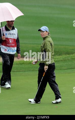 31 settembre 2009-Incheon, Corea del Sud-Lindsey Wright of Australia sulla 18th buche durante il secondo round del campionato di Hana Bank Kolon allo Sky 72 Golf Club il 31 ottobre 2009 a Incheon, Corea del Sud. Foto Stock