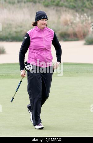 1 novembre 2009-Incheon, Corea del Sud-Maria Hjorth di Svezia sulla 2th buche durante il round finale del campionato di Hana Bank Kolon allo Sky 72 Golf Club il 1 novembre 2009 a Incheon, Corea del Sud. Foto Stock