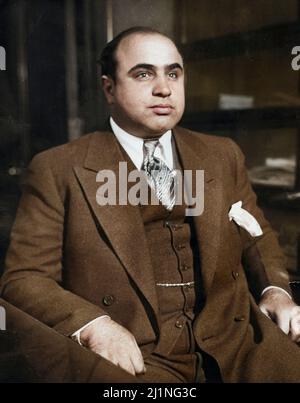 Criminale americano al Capone (1899 - 1947). Il massacro di San Valentino ha cementato il suo controllo sugli underworld di Chicago. 1930. Colorato. Foto Stock