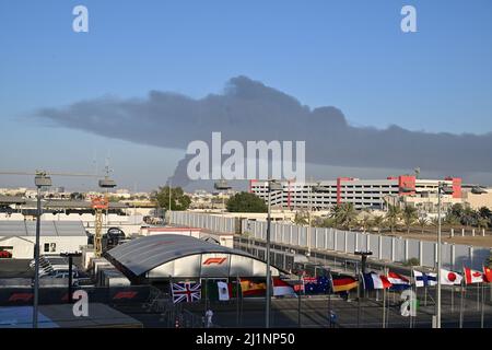 Impianto petrolifero Amarmco in fiamme dopo un attacco da parte della Houthis durante la Formula 1 STC Saudi Arabian Grand Prix 2022, 2nd round del FIA Formula uno World Championship 2022, sul circuito di Jeddah Corniche, dal 25 al 27 marzo 2022 a Jeddah, Arabia Saudita - Photo DPPI Foto Stock