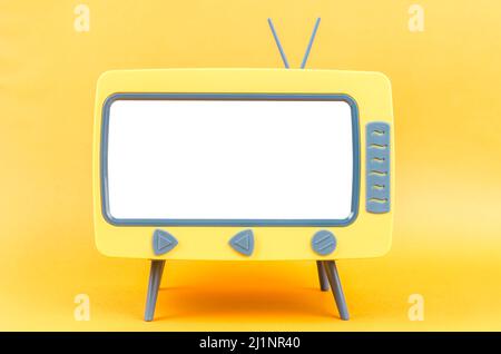 La Vintage Miniature Toy Television su sfondo giallo. Foto Stock
