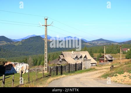 Paesaggio al Pasul Tihuta in Romania in autunno Foto Stock