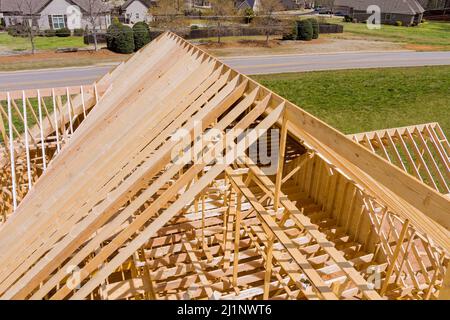 Costruzione di tetti con struttura in legno costruita casa Foto Stock