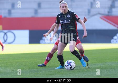 Monaco di Baviera, Germania. 27th Mar 2022. ELISA Senss (6 SGS Essen) durante la partita di flyeralarm Frauen Bundesliga tra il FC Bayern Monaco e la SGS Essen al Campus FC Bayern, Monaco di Baviera. Sven Beyrich/SPP Credit: SPP Sport Press Photo. /Alamy Live News Foto Stock