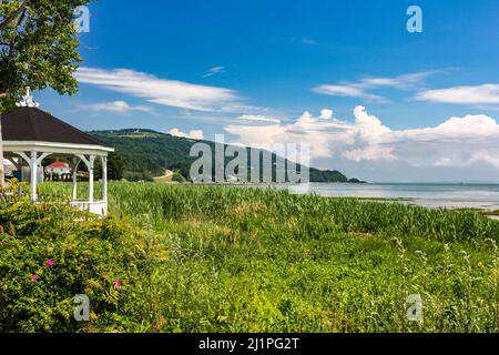 Les Eboulements villaggio visto da St-Joseph-de-la-Rive, Charlevoix, Quebec, Canada Foto Stock