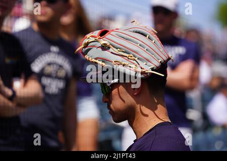 Un giocatore dei Cleveland Guardians prima di una partita di baseball primaverile della MLB venerdì 25 marzo 2022 allo Scottsdale Stadium di Scottsdale, Ariz. (Scott Finkelmeyer/Image of Sport) Foto Stock