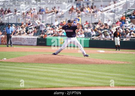 Lanciatore dei Cleveland Guardians in windup durante una partita di baseball degli allenamenti primaverili della MLB venerdì 25 marzo 2022 allo Scottsdale Stadium di Scottsdale, Ariz. (Scott Finkelmeyer/Image of Sport) Foto Stock