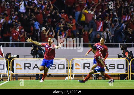 SAN JOSE, Costa Rica: I giocatori del Costa Rica celebrano il gol segnato da Celso Borges (numero 5), durante la vittoria del Costa Rica 1-0 sul Canada nella Conca Foto Stock