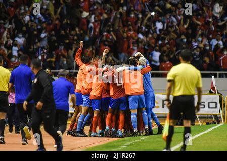 SAN JOSE, Costa Rica: I giocatori del Costa Rica celebrano il gol segnato da Celso Borges (numero 5), durante la vittoria del Costa Rica 1-0 sul Canada nella Conca Foto Stock