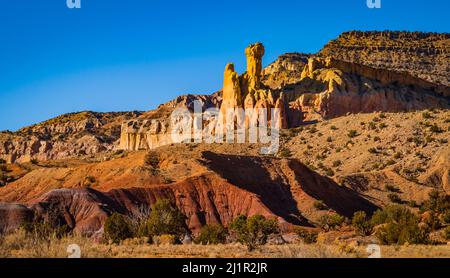 Vista di Chimney Rock al Ghost Ranch nel New Mexico Foto Stock