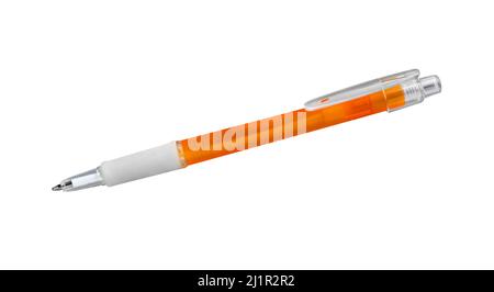 Penna arancione isolata su sfondo bianco. Penna a sfera arancione tagliata. Penna biro monouso. Foto Stock