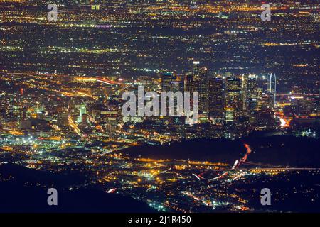 Vista aerea notturna della città di Los Angeles in California Foto Stock