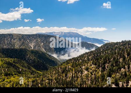 Splendido mare di nubi nei pressi di Big Bear Lake, Los Angeles County, California Foto Stock