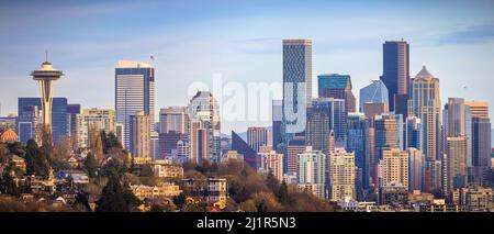 Seattle è un importante porto marittimo costiero e sede della King County, nello stato di Washington degli Stati Uniti Foto Stock