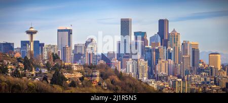 Seattle è un importante porto marittimo costiero e sede della King County, nello stato di Washington degli Stati Uniti Foto Stock