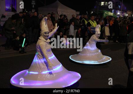 Intrattenimento di strada all'Harwich illuminare Festival 2022 a Harwich in Essex Foto Stock