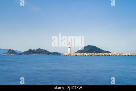 Foto lunga esposizione del faro di bodrum turgutreis. Foto Stock