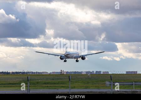 Nordwind Airlines Boeing 777-300ER VP registrazione BJL. Decollo o atterraggio in aereo all'Aeroporto Internazionale di Sheremetyevo. Trasporti, turismo e viaggi Foto Stock