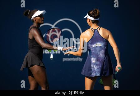 Asia Muhammad of the United States & Ena Shibahara of Japan gioca due volte al torneo di tennis 2022 Miami Open, WTA Masters 1000 il 26 marzo 2022 all'Hard Rock Stadium di Miami, USA - Foto: Rob Prange/DPPI/LiveMedia Foto Stock