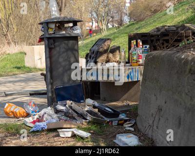 Spazzatura raccolta in jena mentre saaleputz con un sacco di persone onorarie Foto Stock