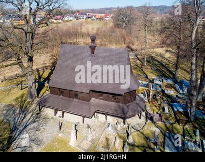 Chiesa gotica di San Leonardo in legno a Lipnica Murowana, nella piccola Polonia. Costruito nel 15th secolo. Sito patrimonio dell'umanità dell'UNESCO. Sobotia di legno (undercu Foto Stock