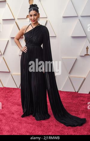 Los Angeles, Stati Uniti. 27th Mar 2022. Stephanie Beatriz cammina sul tappeto rosso in occasione dei 94th Academy Awards tenutisi al Dolby Theatre di Hollywood, California, il 27 marzo 2022. (Foto di Sthanlee B. Mirador/Sipa USA) Credit: Sipa USA/Alamy Live News Foto Stock