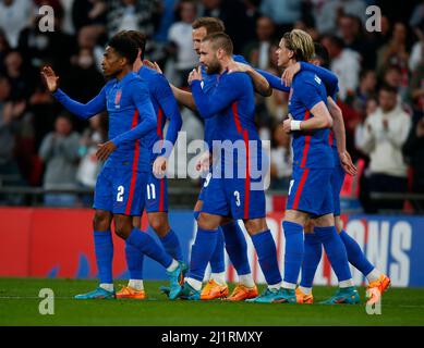 LONDRA, INGHILTERRA - MARZO 26: Luke Shaw (Man Utd) d'Inghilterra festeggia il suo goalduring un Alzheimer's Society International tra Inghilterra e Svizzero Foto Stock