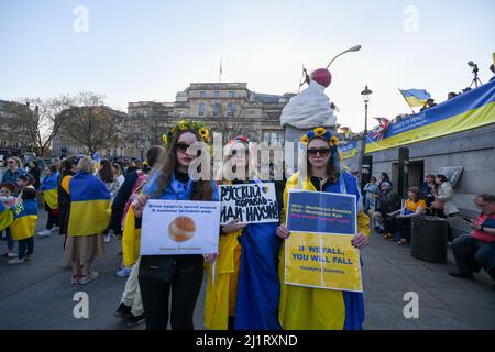 Marzo ucraino a Londra il 26th marzo 2022. Una grande folla si è riunita per protestare contro l'invasione russa dell'Ucraina. Londra è in piedi con l'Ucraina. Foto Stock