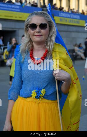 Marzo ucraino a Londra il 26th marzo 2022. Una grande folla si è riunita per protestare contro l'invasione russa dell'Ucraina. Londra è in piedi con l'Ucraina. Foto Stock