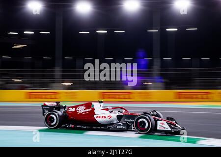 Jeddah, Arabia Saudita. 28th Mar 2022. Il driver cinese di Alfa Romeo Zhou Guanyu compete durante il Gran Premio dell'Arabia Saudita 2022 al circuito Jeddah Corniche di Jeddah, Arabia Saudita, il 27 marzo 2022. (DPPI/Handout via Xinhua) Credit: Xinhua/Alamy Live News Foto Stock