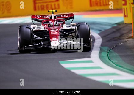 Jeddah, Arabia Saudita. 28th Mar 2022. Il driver cinese di Alfa Romeo Zhou Guanyu compete durante il Gran Premio dell'Arabia Saudita 2022 al circuito Jeddah Corniche di Jeddah, Arabia Saudita, il 27 marzo 2022. (DPPI/Handout via Xinhua) Credit: Xinhua/Alamy Live News Foto Stock