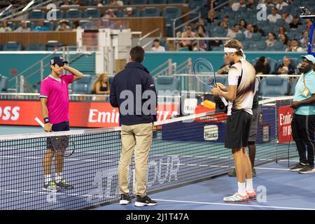 Miami Gardens, Florida, Stati Uniti. 27th marzo 2022. Mackenzie McDonald (USA) vs Alexander Zverev (GER) durante il torneo mondiale di tennis al Miami Open 2022 di Itau. Punteggio: 2-6, 2-6. Vincitore: Alexander Zverev (GER). Credit: Yaroslav Sabitov/YES Market Media/Alamy Live News. Foto Stock