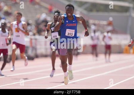 Joseph Fahnbulleh corre la gamba di ancoraggio sulla Florida Gators 4x100m relè che ha vinto nel 38,47 durante il 94th Clyde Littlefield Texas Relays, Sabato, M. Foto Stock