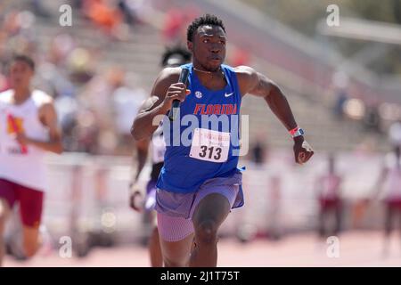 Joseph Fahnbulleh corre la gamba di ancoraggio sulla Florida Gators 4x100m relè che ha vinto nel 38,47 durante il 94th Clyde Littlefield Texas Relays, Sabato, M. Foto Stock